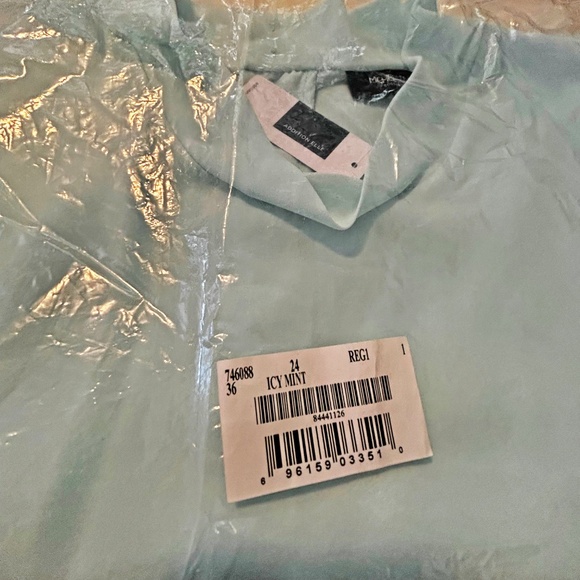 BLOUSE, BACK ZIPPER, ICY MINT, SIZE 24, LIGHT CREPE, MOCK NECK, LONG LENGTH, - Picture 3 of 10